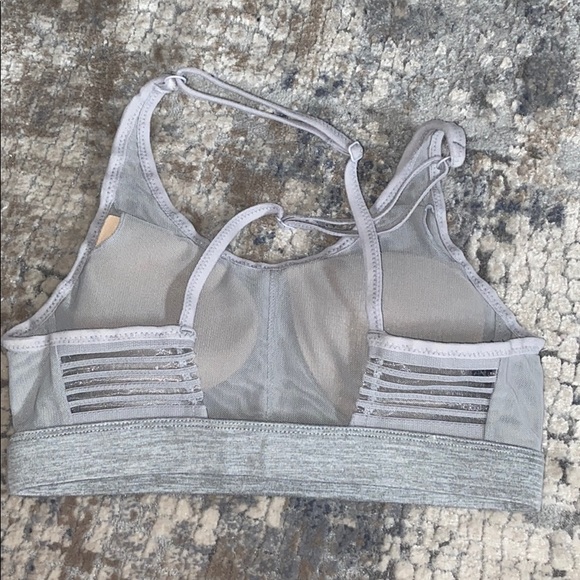 Gymshark Ease Sports Bra - Picture 8 of 8